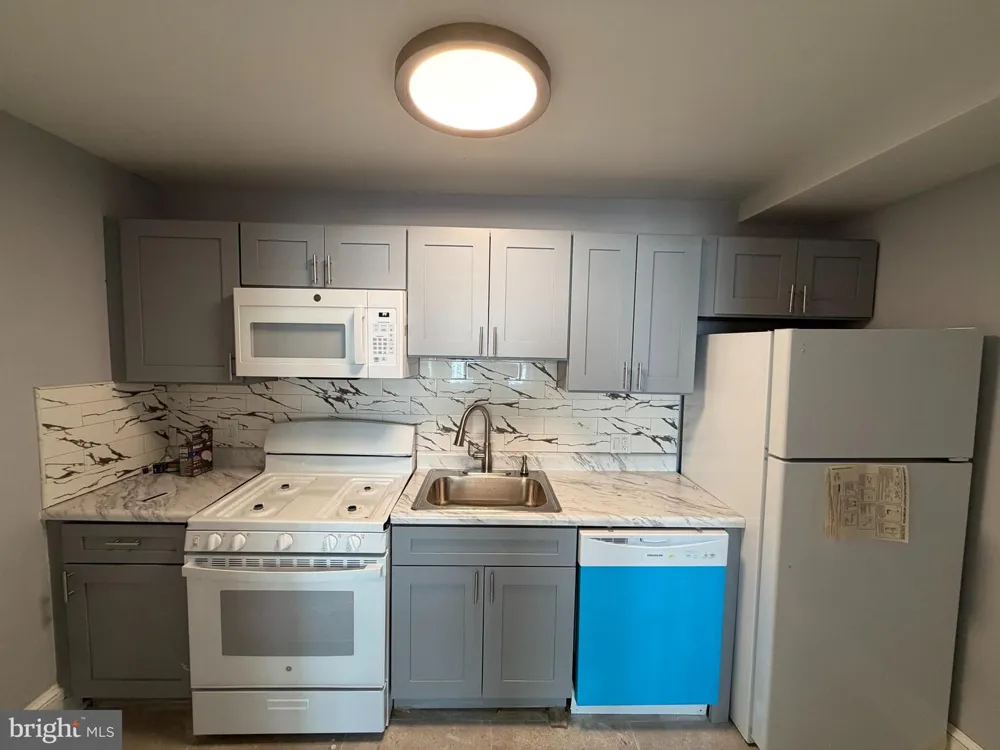 1651 W GRANGE AVENUE Philadelphia, PA 19141