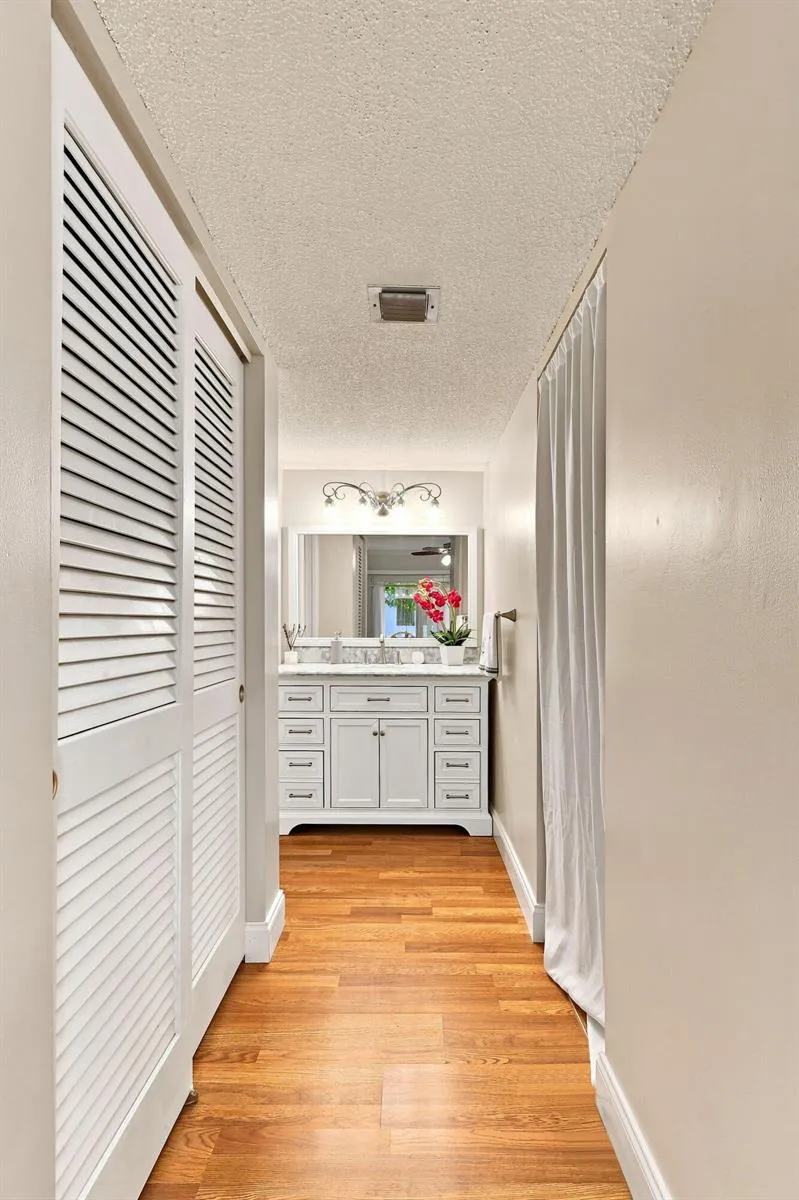 2532 Boundbrook Drive S #107 Palm Springs, FL 33406