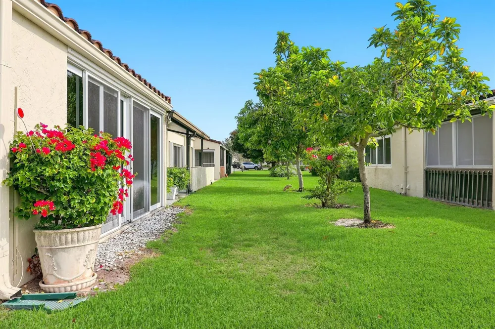 2532 Boundbrook Drive S #107 Palm Springs, FL 33406