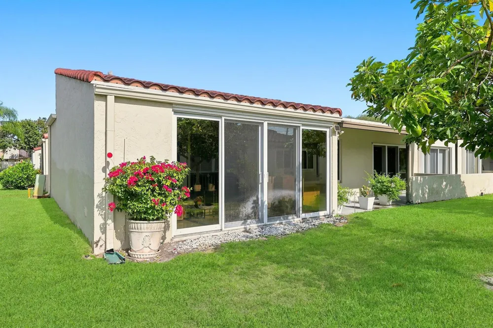 2532 Boundbrook Drive S #107 Palm Springs, FL 33406
