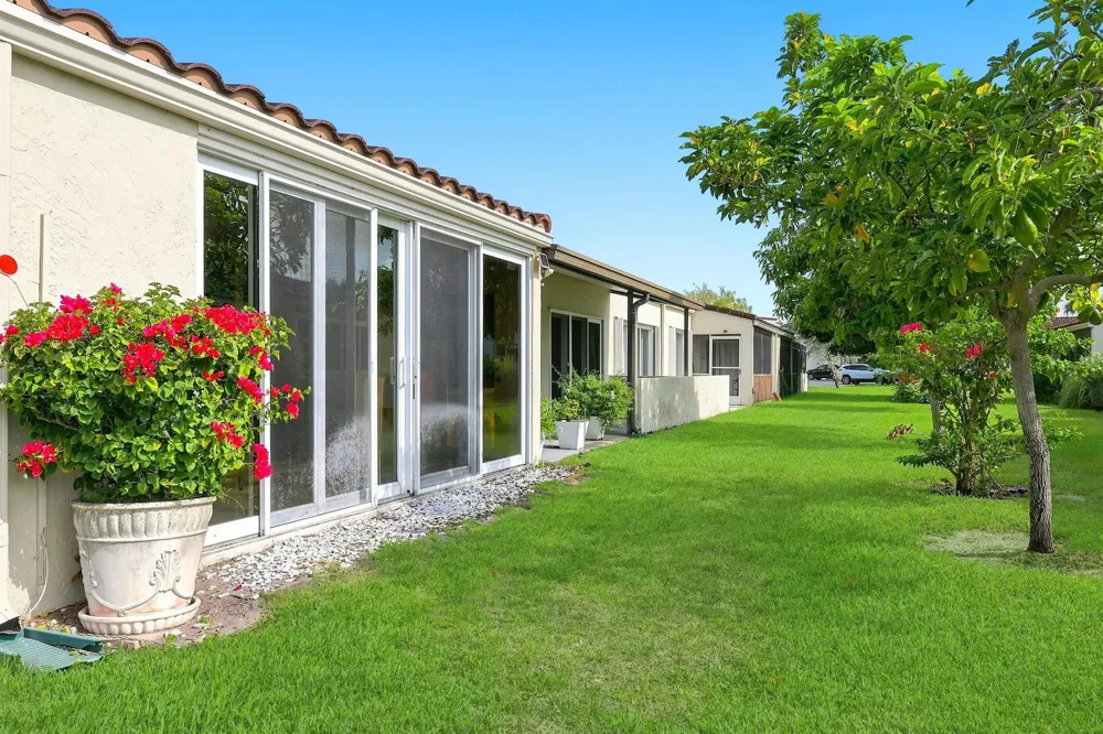 2532 Boundbrook Drive S #107 Palm Springs, FL 33406