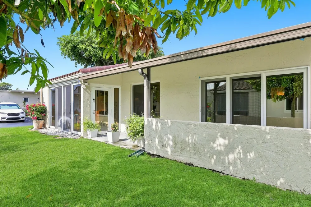 2532 Boundbrook Drive S #107 Palm Springs, FL 33406