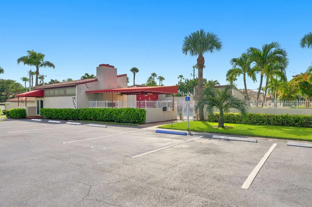 2532 Boundbrook Drive S #107 Palm Springs, FL 33406