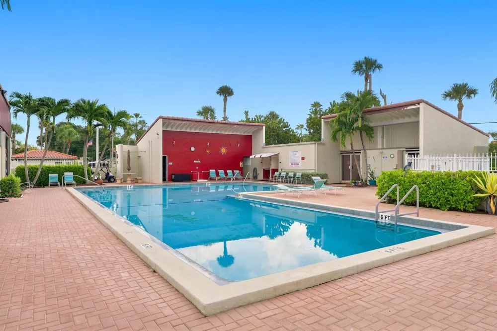2532 Boundbrook Drive S #107 Palm Springs, FL 33406
