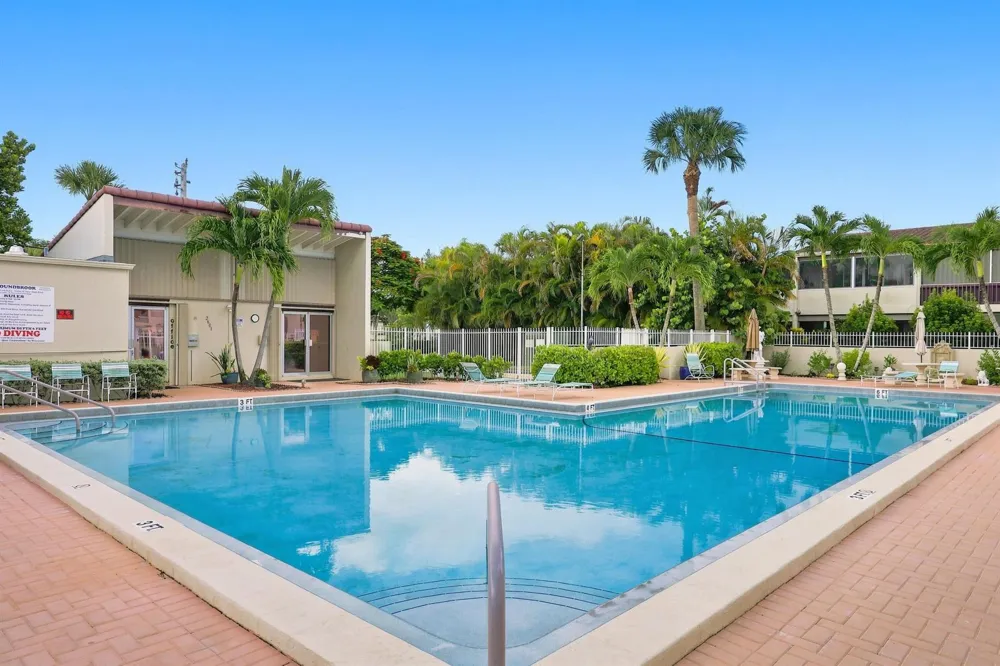 2532 Boundbrook Drive S #107 Palm Springs, FL 33406