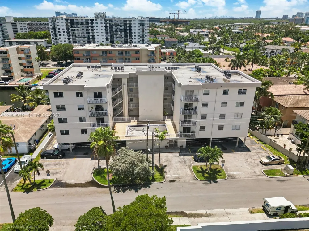 3536 NE 168th St #206 North Miami Beach, FL 33160