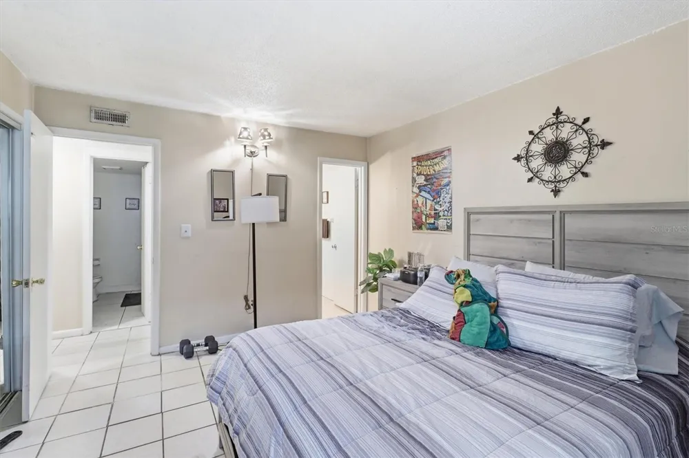 931 W OAK RIDGE ROAD #B Orlando, FL 32809