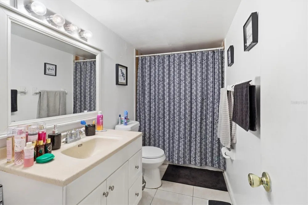931 W OAK RIDGE ROAD #B Orlando, FL 32809
