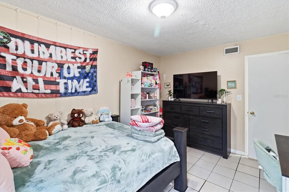 931 W OAK RIDGE ROAD #B Orlando, FL 32809