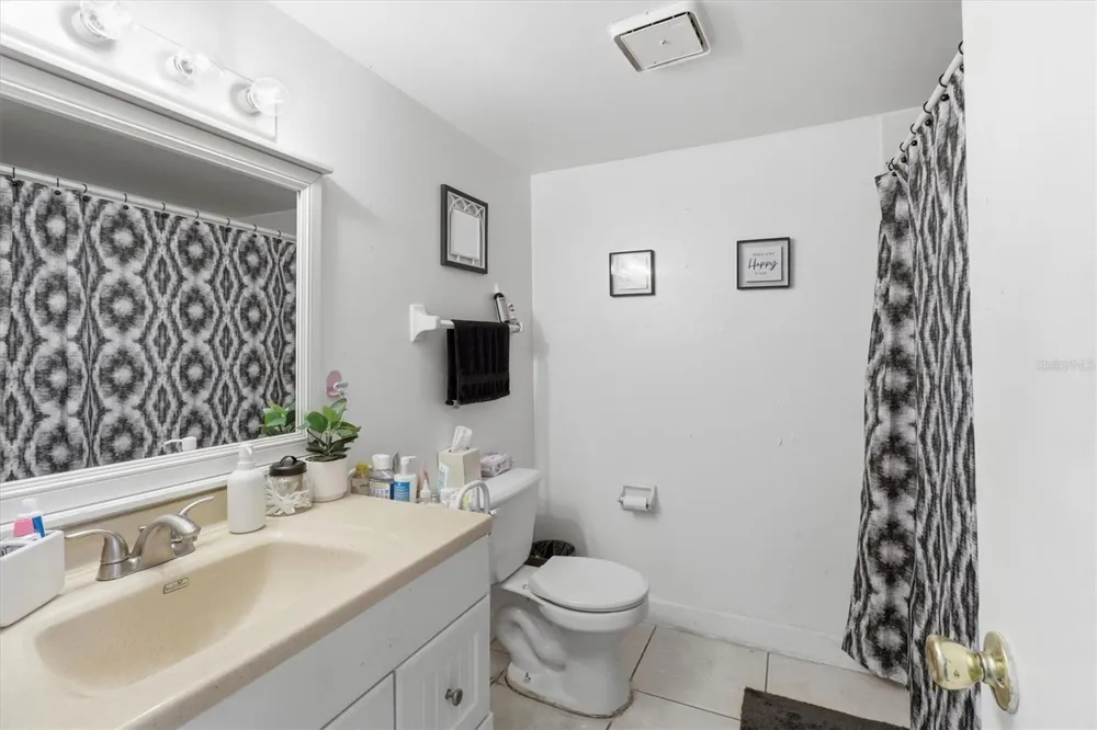 931 W OAK RIDGE ROAD #B Orlando, FL 32809