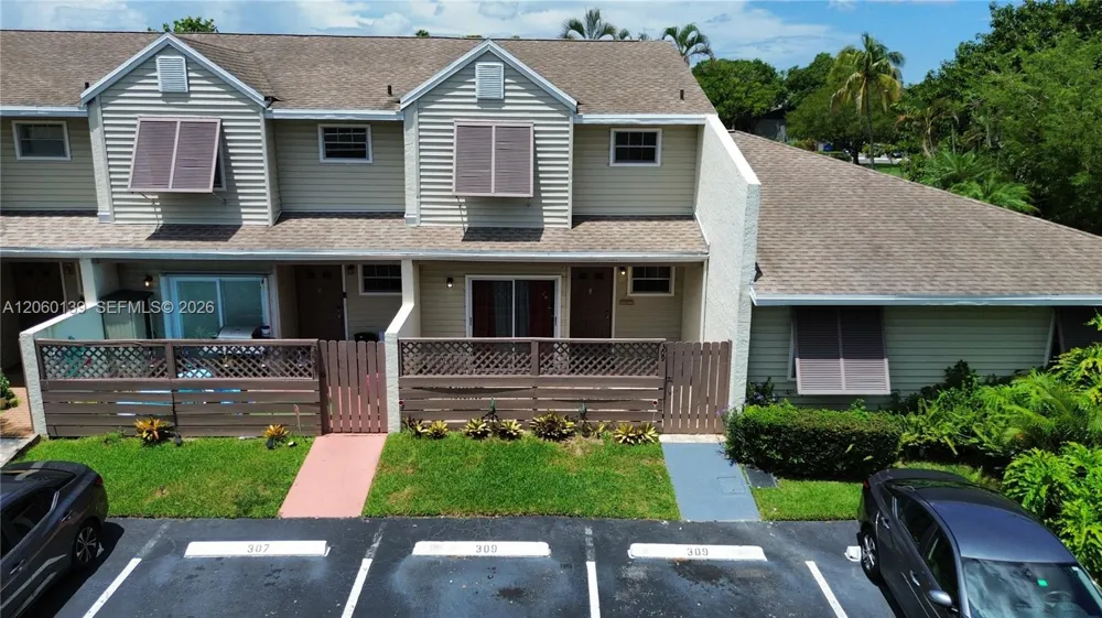 309 W Hemingway Cir Margate, FL 33063