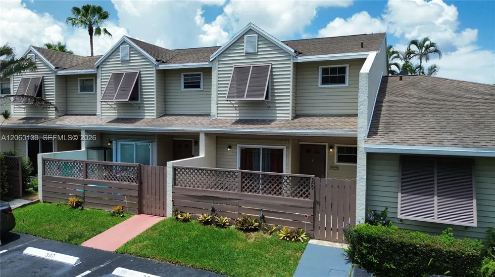 309 W Hemingway Cir Margate, FL 33063