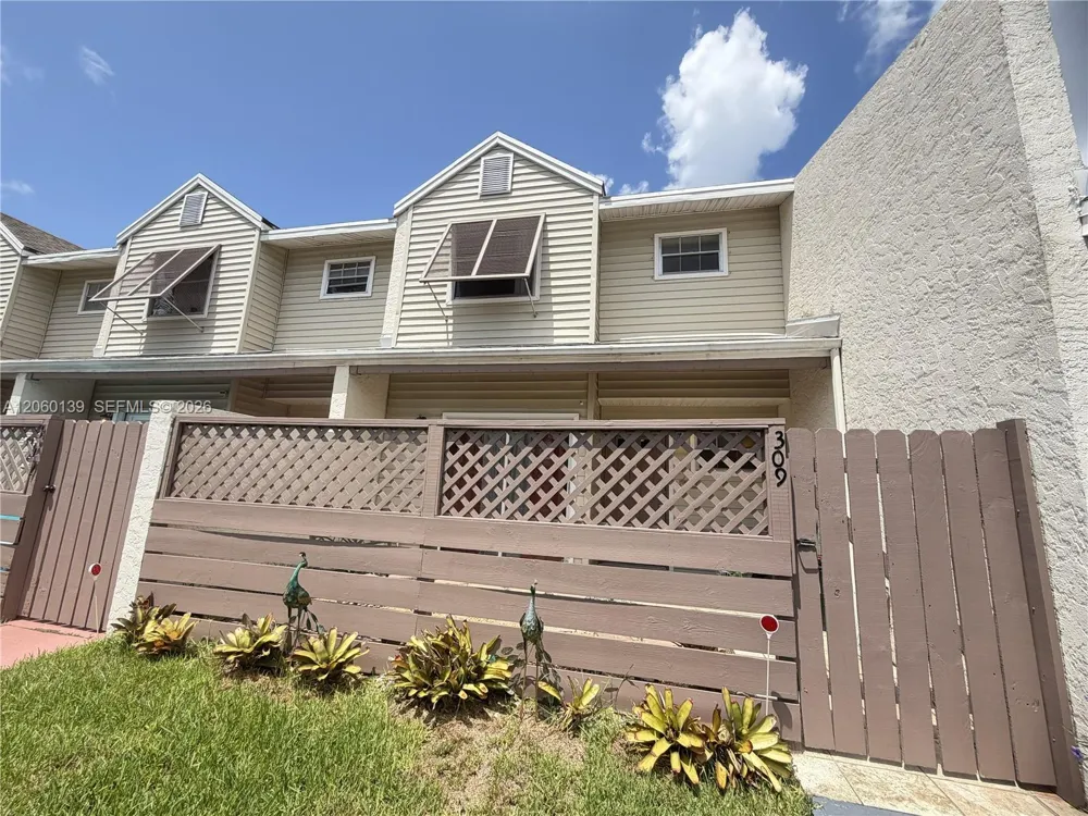 309 W Hemingway Cir Margate, FL 33063