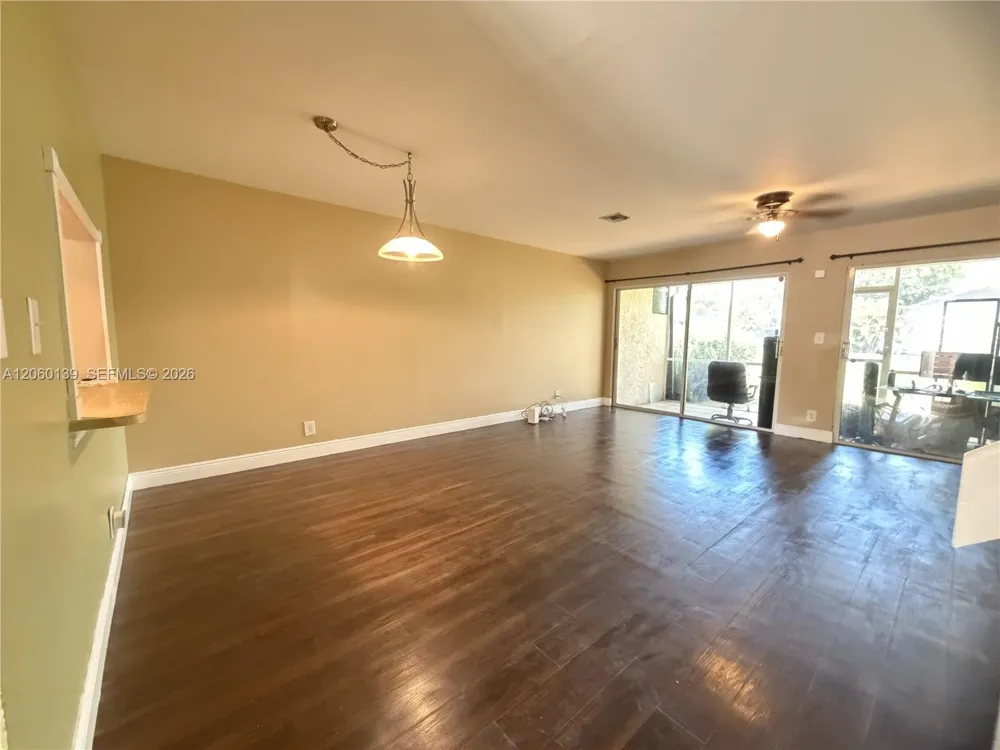 309 W Hemingway Cir Margate, FL 33063