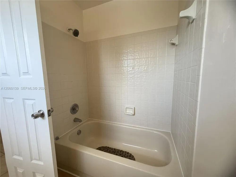 309 W Hemingway Cir Margate, FL 33063