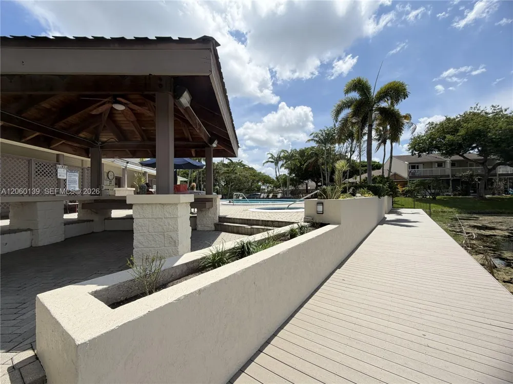 309 W Hemingway Cir Margate, FL 33063