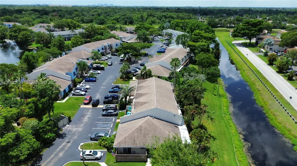 309 W Hemingway Cir Margate, FL 33063