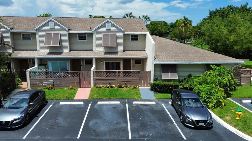309 W Hemingway Cir Margate, FL 33063