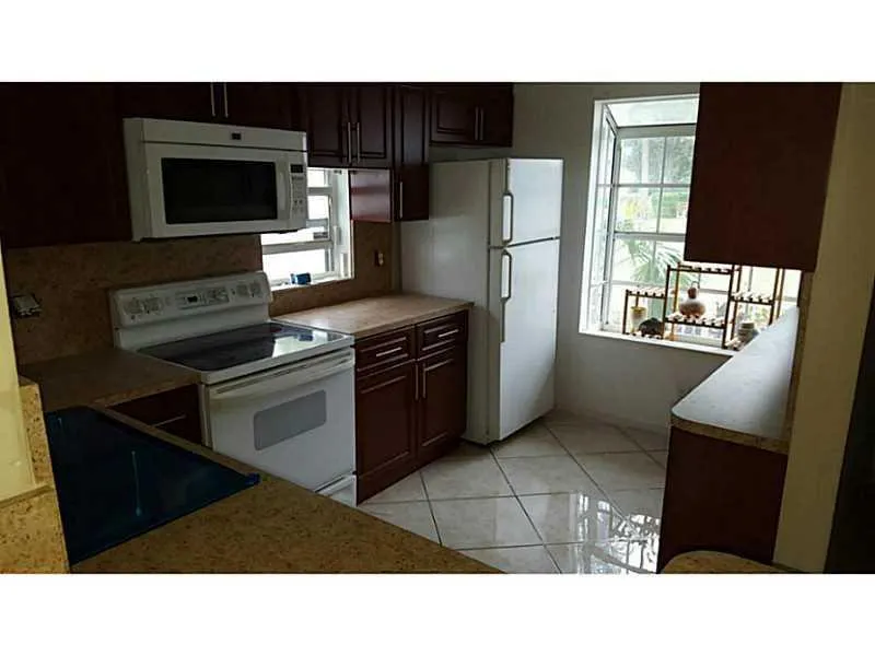 4674 Lakeside Circle West Palm Beach, FL 33417