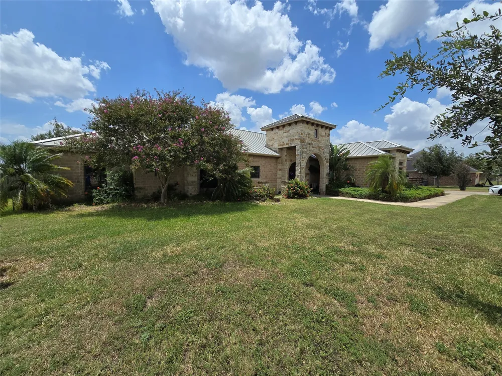 4207 Mesquite Avenue Lyford, TX 78569