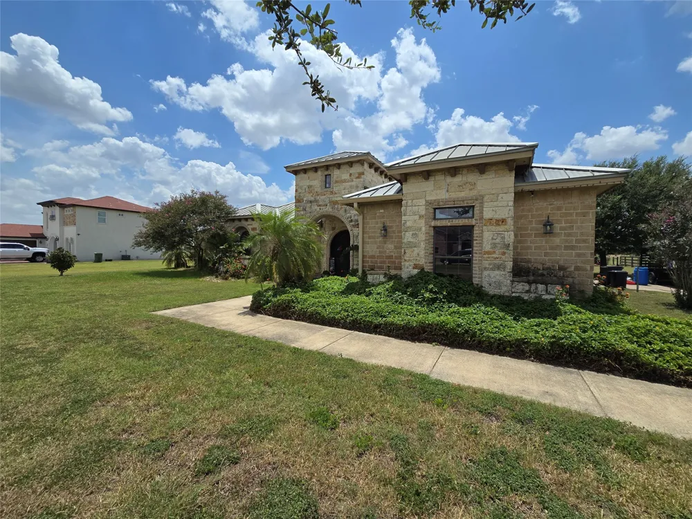 4207 Mesquite Avenue Lyford, TX 78569