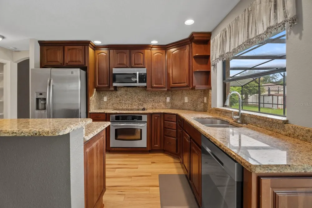7437 PINEMOUNT DRIVE Orlando, FL 32819