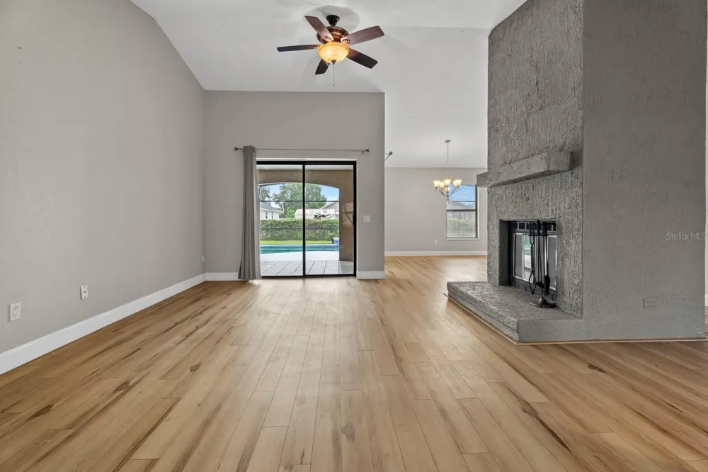 7437 PINEMOUNT DRIVE Orlando, FL 32819