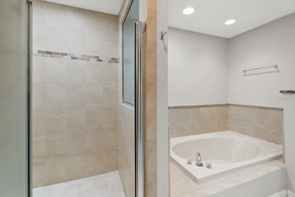 7437 PINEMOUNT DRIVE Orlando, FL 32819