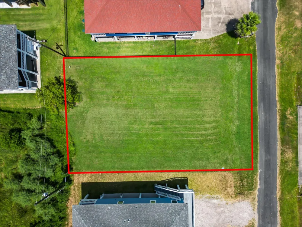 3265 Pirates Cove Crystal Beach, TX 77650