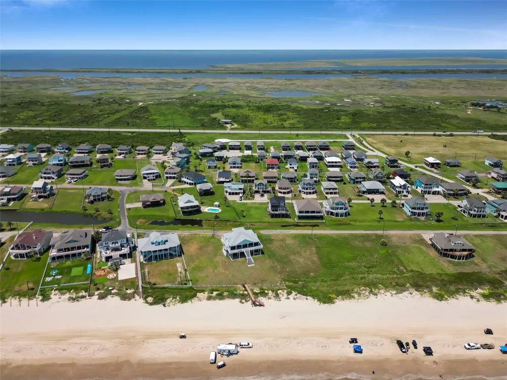 3265 Pirates Cove Crystal Beach, TX 77650