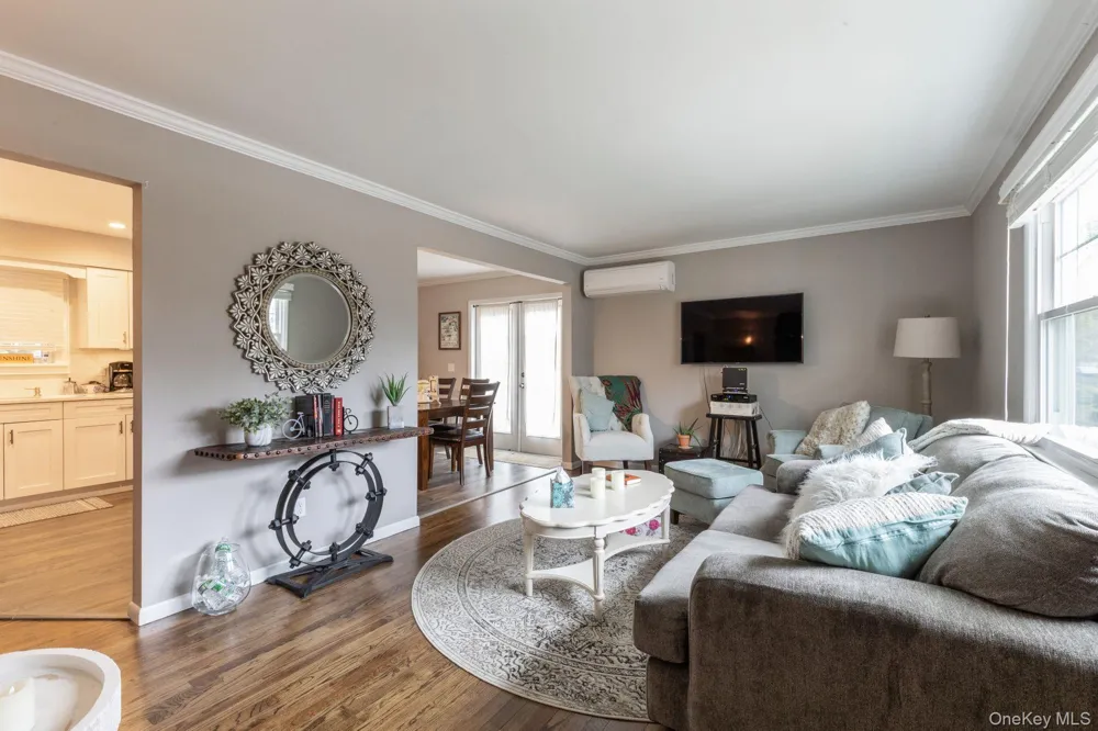 34 Norbury Road Hampton Bays, NY 11946