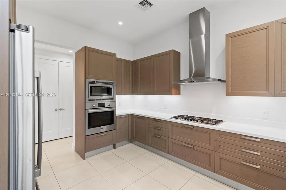 3472 Emerson Ln #00 Hollywood, FL 33312