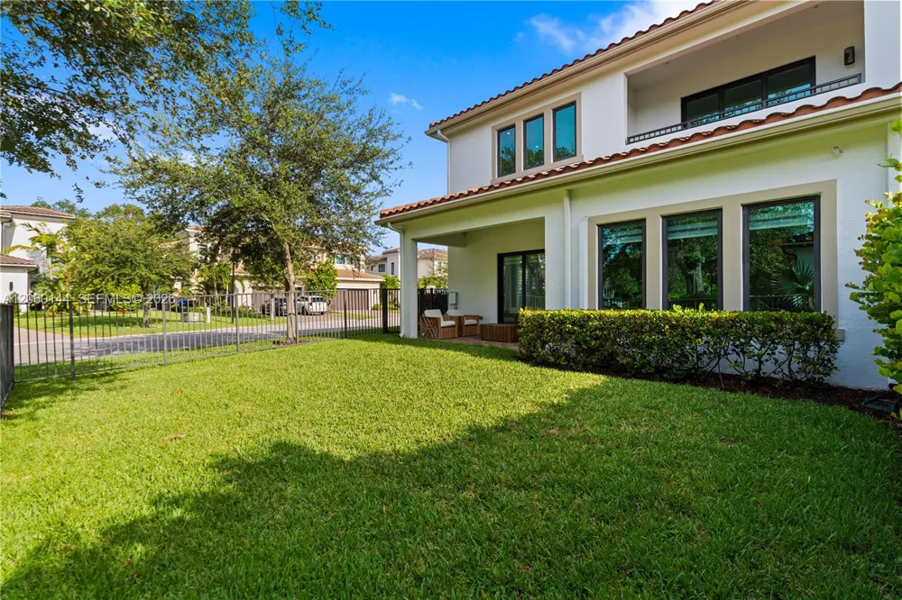3472 Emerson Ln #00 Hollywood, FL 33312