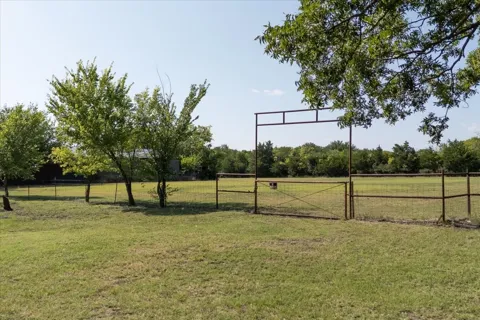 404 Hackberry Drive