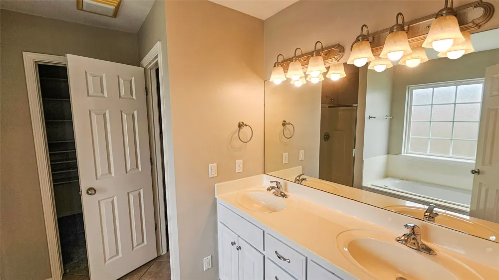 123 E 156th Place S Glenpool, OK 74033