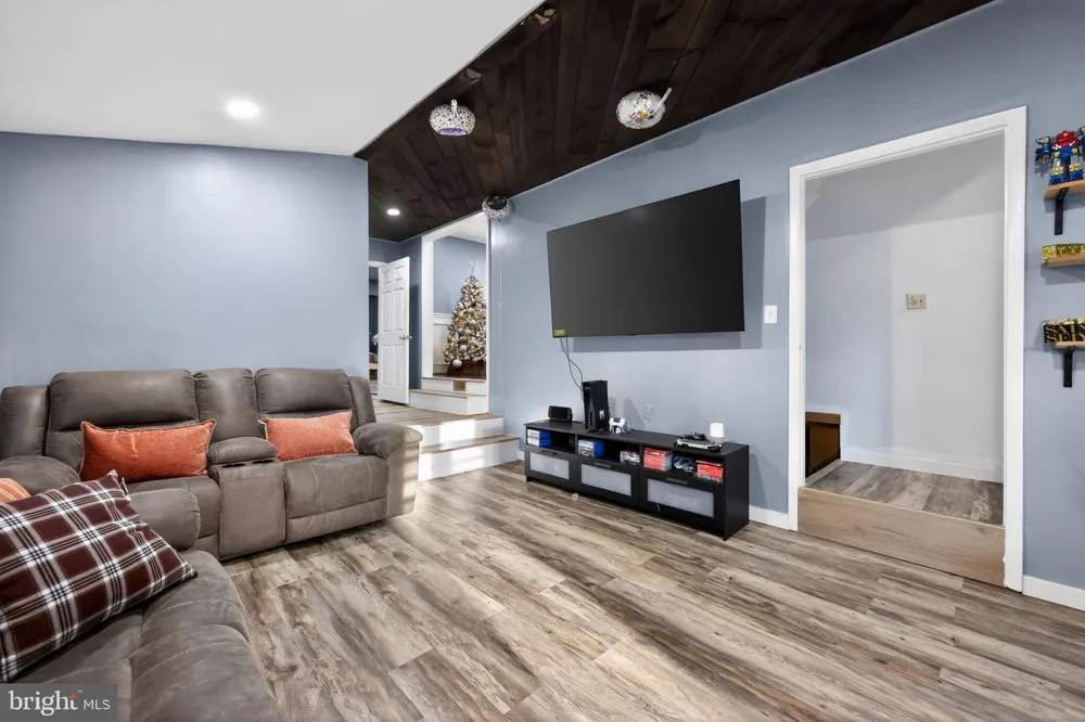 550 PENN AVENUE Glenside, PA 19038