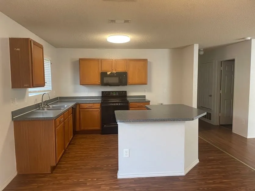 820 Eagle Drive Saginaw, TX 76131