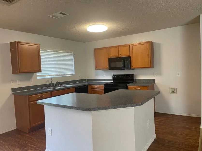 820 Eagle Drive Saginaw, TX 76131
