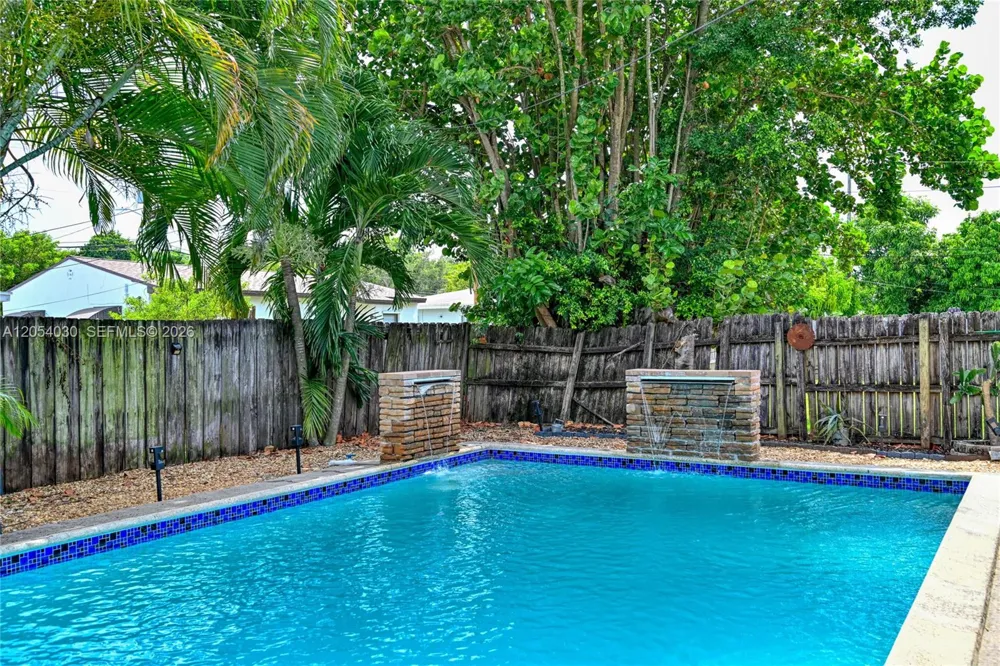 76 NE 170th St North Miami Beach, FL 33162