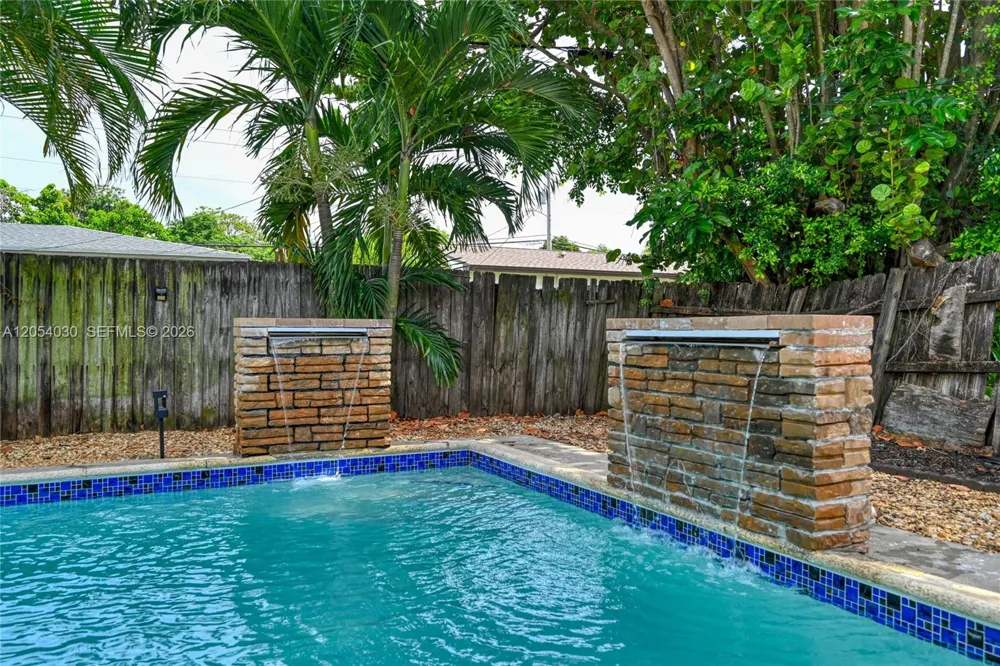 76 NE 170th St North Miami Beach, FL 33162