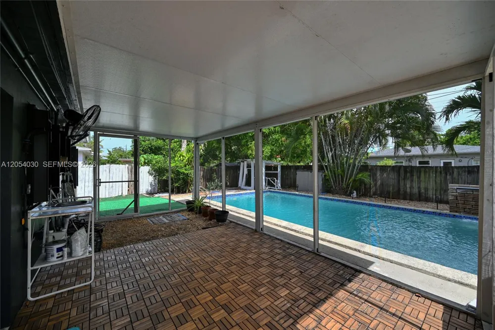 76 NE 170th St North Miami Beach, FL 33162