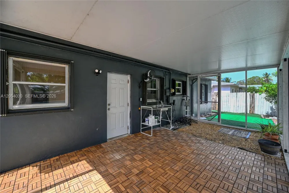 76 NE 170th St North Miami Beach, FL 33162