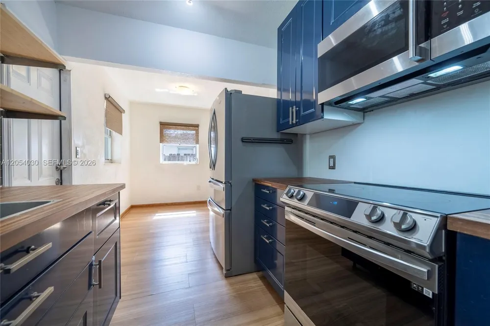 76 NE 170th St North Miami Beach, FL 33162