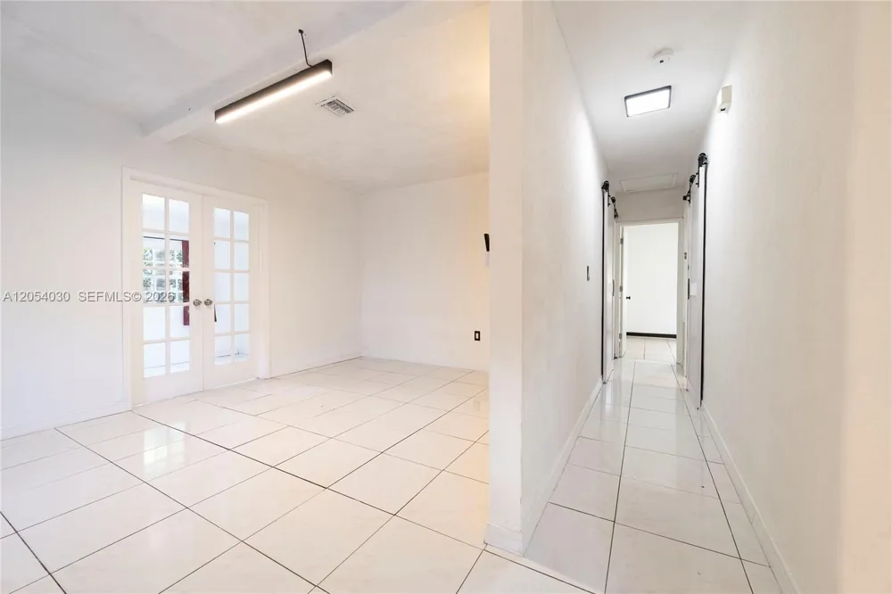 76 NE 170th St North Miami Beach, FL 33162