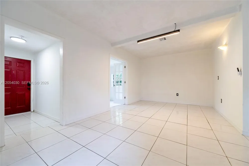 76 NE 170th St North Miami Beach, FL 33162