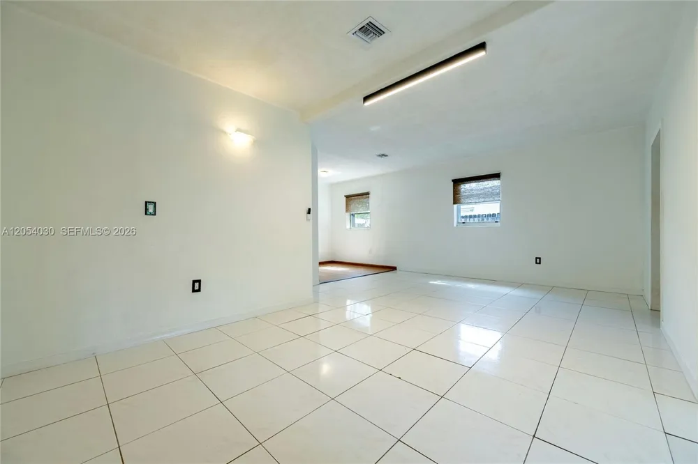 76 NE 170th St North Miami Beach, FL 33162