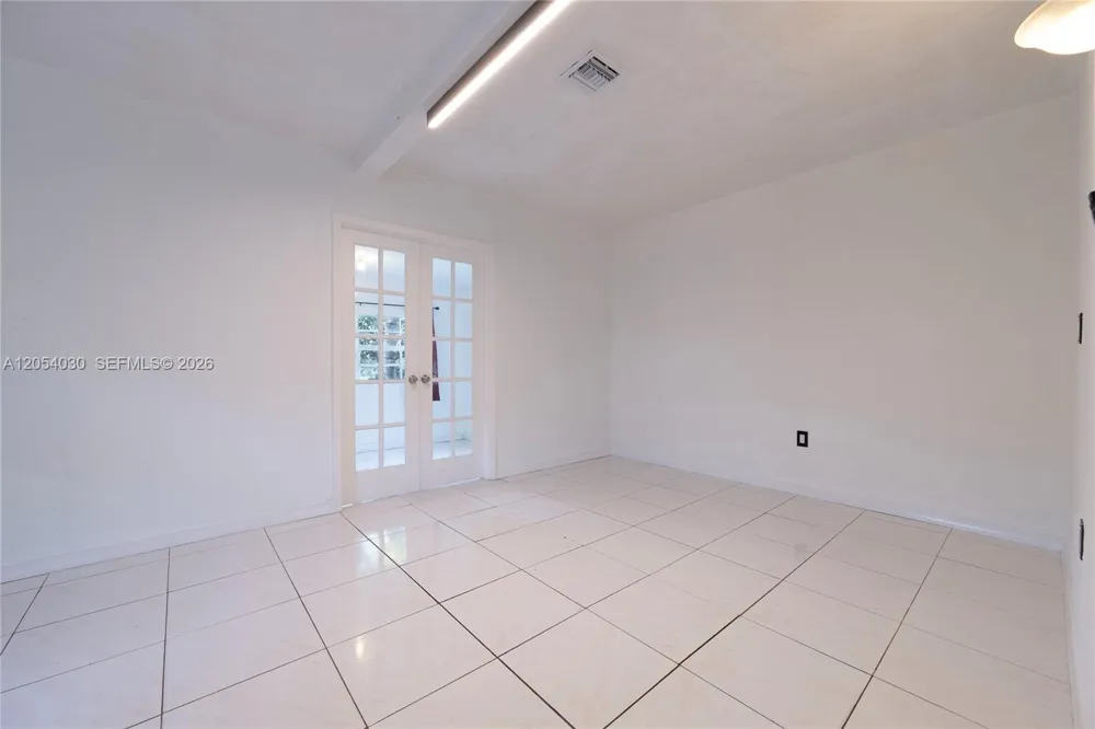 76 NE 170th St North Miami Beach, FL 33162