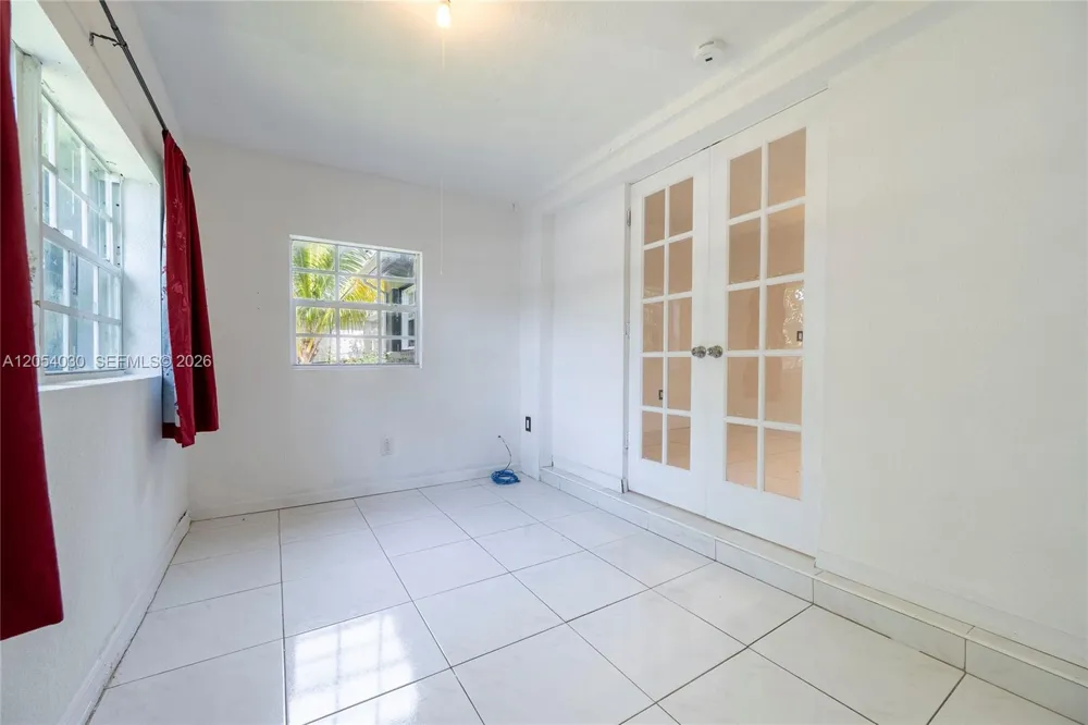 76 NE 170th St North Miami Beach, FL 33162