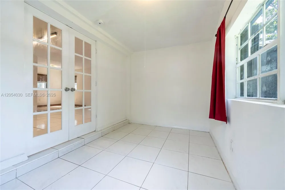 76 NE 170th St North Miami Beach, FL 33162