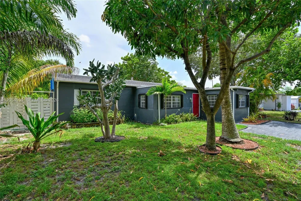 76 NE 170th St North Miami Beach, FL 33162